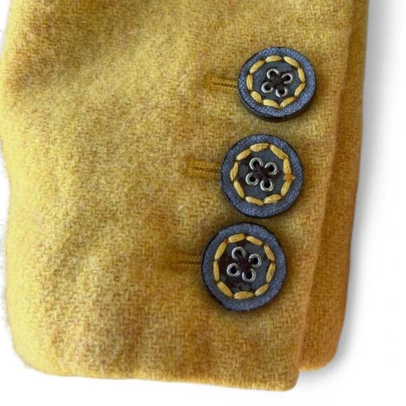100% Shetland Wool Yellow Blazer W/ Statement Buttons Asymmetrical Pockets - Picture 5 of 8